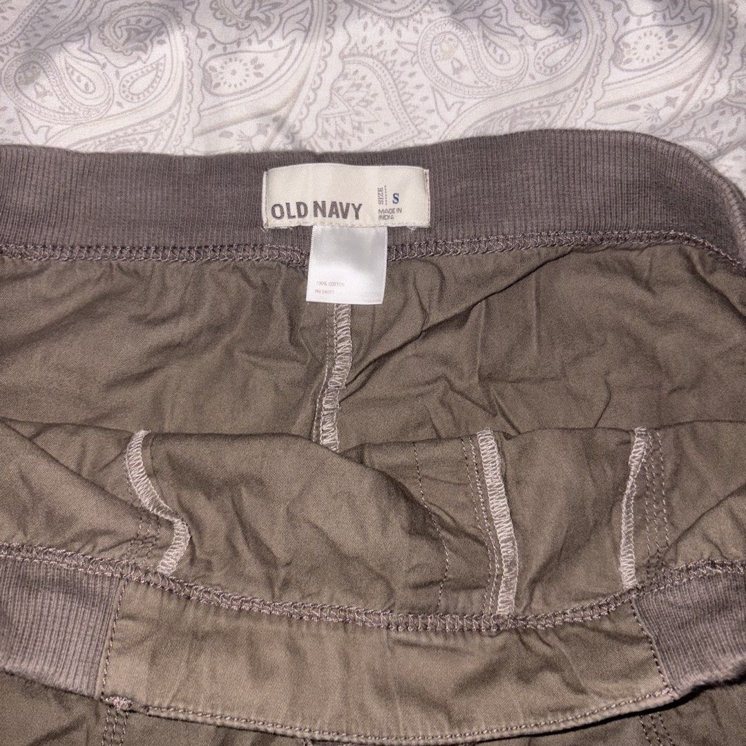 Old Navy Skirt (Category: Skirts) located in Cavite. Submitted by yminhq (Listing ID 1464311996, Image 2). Description: dm for waist size .