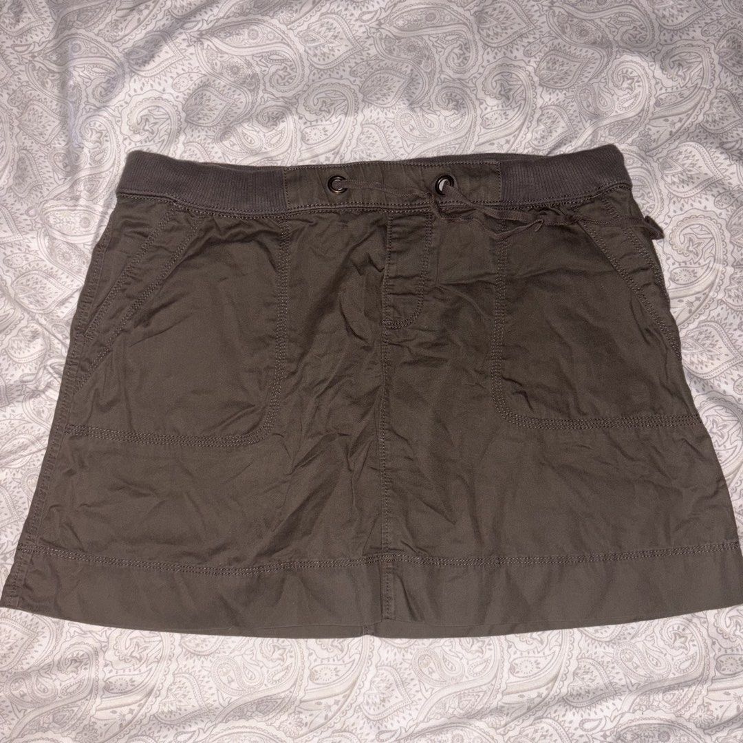 Old Navy Skirt (Category: Skirts) located in Cavite. Submitted by yminhq (Listing ID 1464311996, Image 1). Description: dm for waist size .