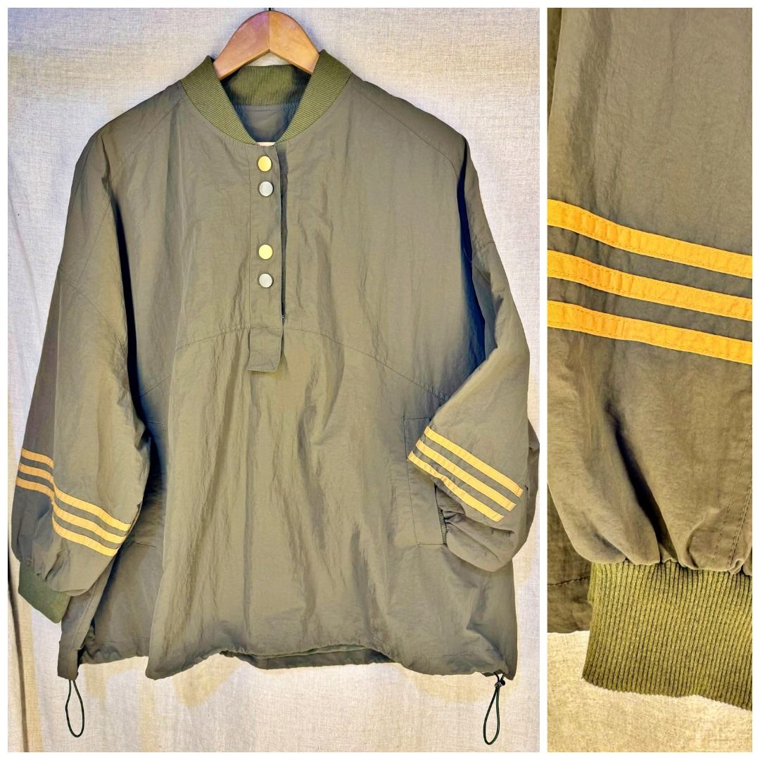Olive Green Track Pullover Jacket (Category: Coats, Jackets and Outerwear) located in Caloocan City. Submitted by uniquefind04625 (Listing ID 1464141234, Image 1). Description: Olive Green Track Pullover Jacket ₱350.