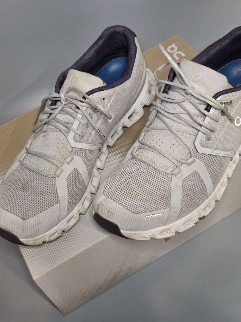On Cloud Running Shoes Grey Men's US 8 (Category: Sneakers) located in Pasig City. Submitted by anton81300 (Listing ID 1464257191, Image 3). Description: - Brand: On Cloud (Authentic Pair💯) - Color: Grey - Size: US 8 but can fit 8.5 Mens - Ideal for running and everyday wear - Condition: visible signs of wear, slight stains, heel drag but NO HOLES, no original insole (kinagat ng aso🥹) (pls see each pic for flaws). - no loose stitching, original