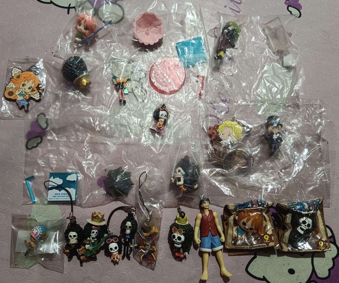 One piece characters (Category: Action & Battle Toys) located in Pasig City. Submitted by rednaxela_rich (Listing ID 1464312373, Image 1). Description: 17pcs bandai one piece minis character set.