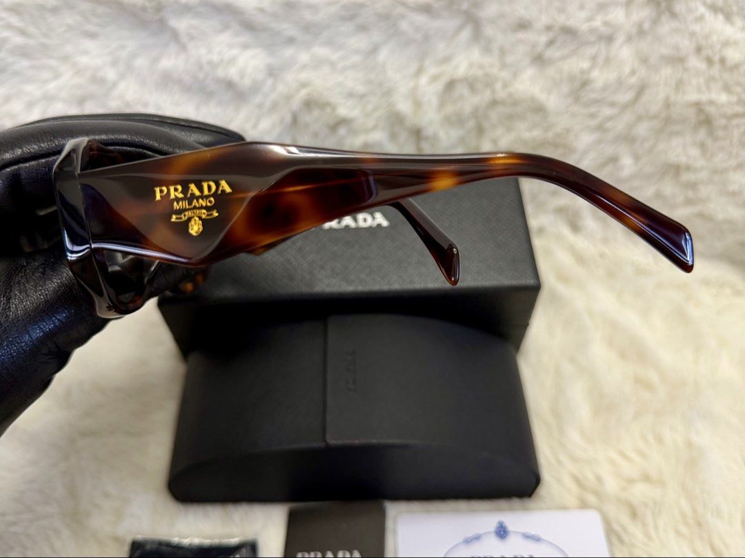 *ONHAND!* Authentic Prada Leopard Sunglasses - Brand New! (Category: Luxury Accessories) located in Manila. Submitted by mrsmdxbseller (Listing ID 1464321545, Image 3). Description: .