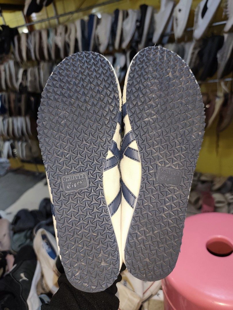 Onitsuka Tiger US 8.5 / EUR 42 (Category: Sneakers) located in Davao. Submitted by zl_preloved_shop (Listing ID 1464187379, Image 3). Description: .