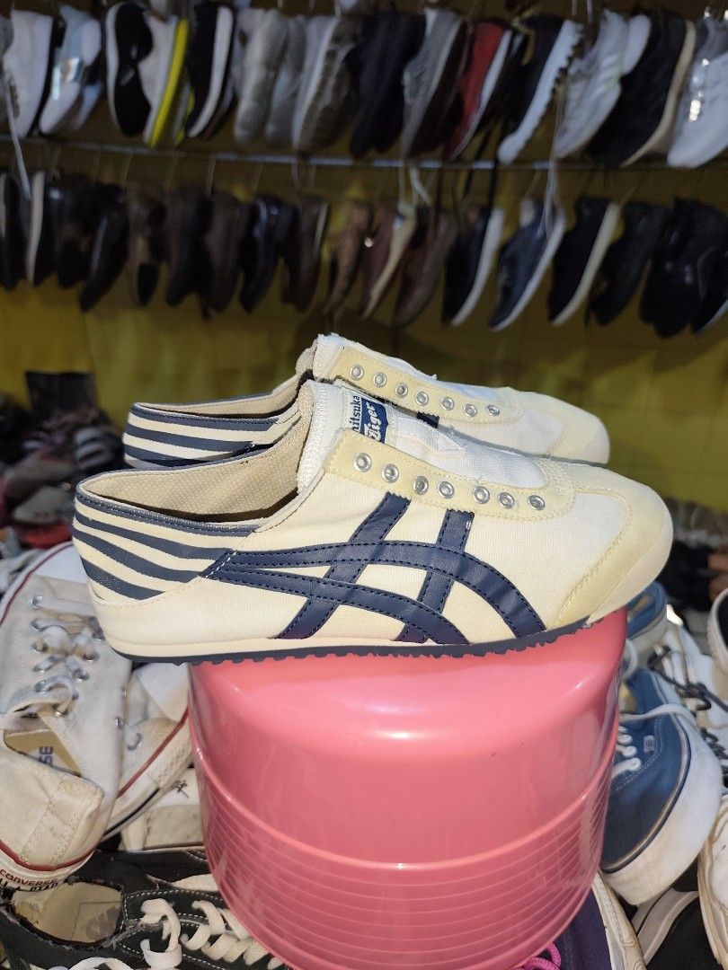Onitsuka Tiger US 8.5 / EUR 42 (Category: Sneakers) located in Davao. Submitted by zl_preloved_shop (Listing ID 1464187379, Image 1). Description: .