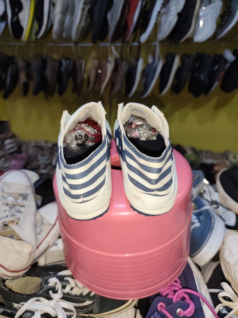 Onitsuka Tiger US 8.5 / EUR 42 (Category: Sneakers) located in Davao. Submitted by zl_preloved_shop (Listing ID 1464187379, Image 2). Description: .
