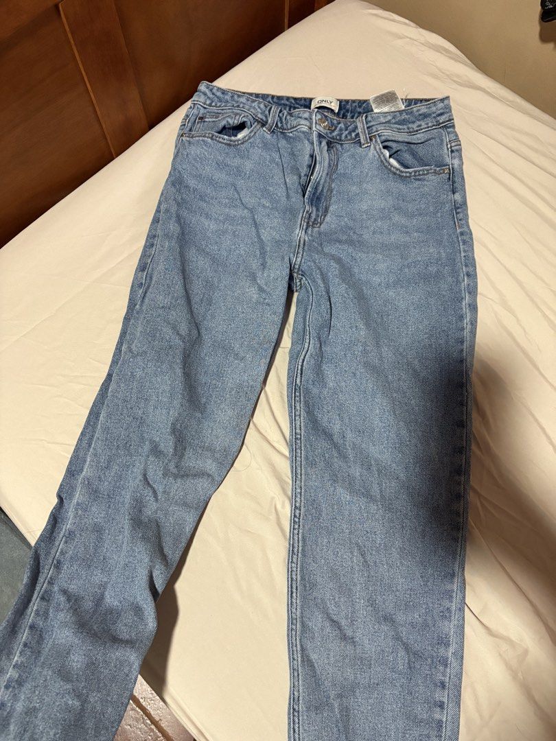 ONLY Light Wash Straight Leg Jeans (Category: Jeans) located in Quezon City. Submitted by jinnysells (Listing ID 1464237927, Image 1). Description: - ONLY light wash straight leg jeans .