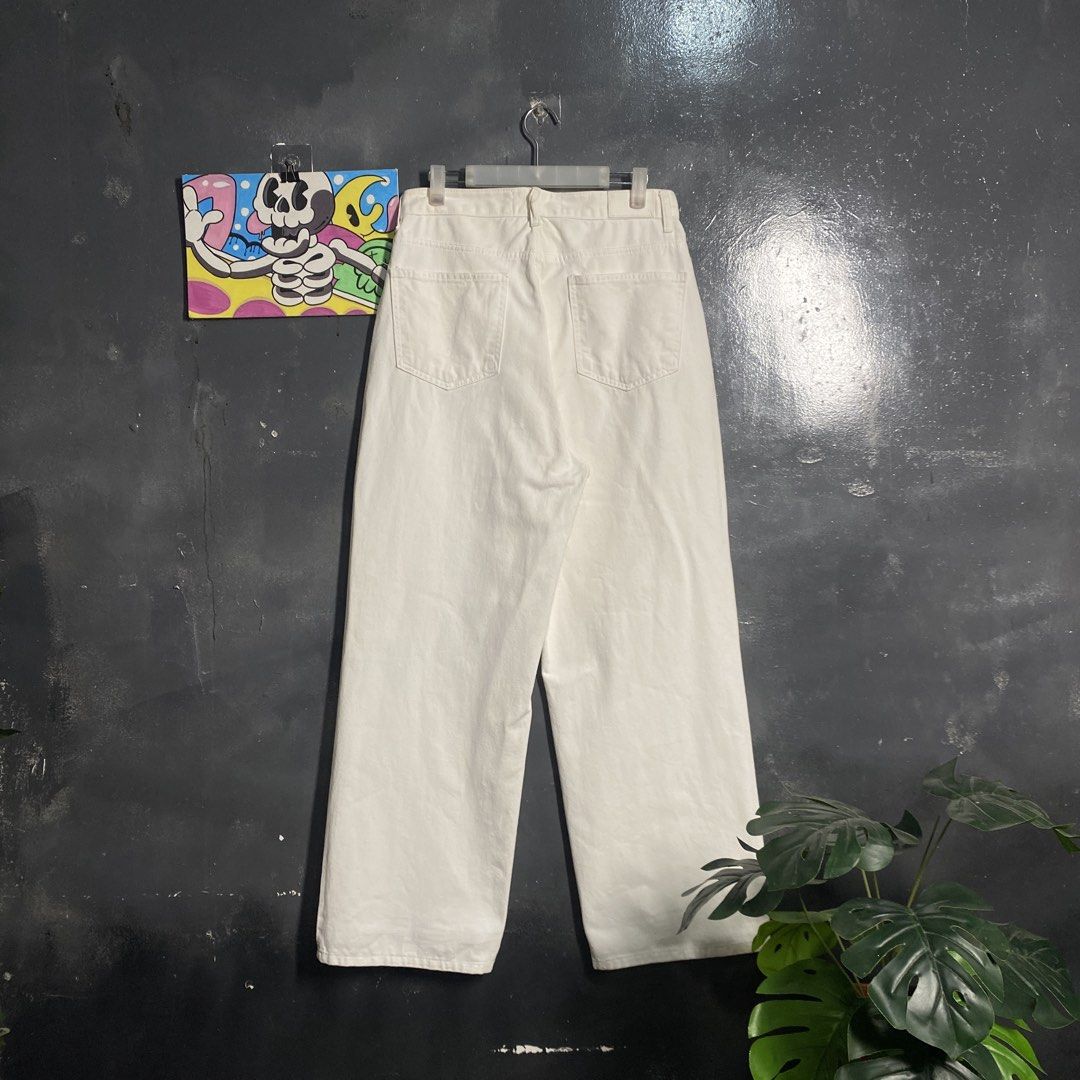 OOTJ BAGGY WHITE PANTS (Category: Jeans) located in Cebu City. Submitted by moisesthriftz (Listing ID 1464263783, Image 2). Description: OOTJ WHITE BAGGY PANTS 👖 30 WAIST / 42 LENGTH 14 THIGH / 10 LEG OPEN ISSUE : SMALL SIGN OF USAGE HARD DENIM GOOD CONDITION 550 🏷️.