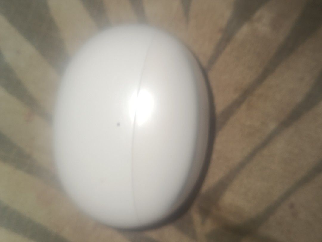 OPPO enco air 2 pro (Category: Earphones) located in Manila. Submitted by mysticdolphin.99513a (Listing ID 1464316254, Image 2). Description: - White OPPO wireless earbuds - Includes charging case - Secure, snug fit in ears - Compact and portable case - Ideal for music and calls - Feel free to ask questions!.