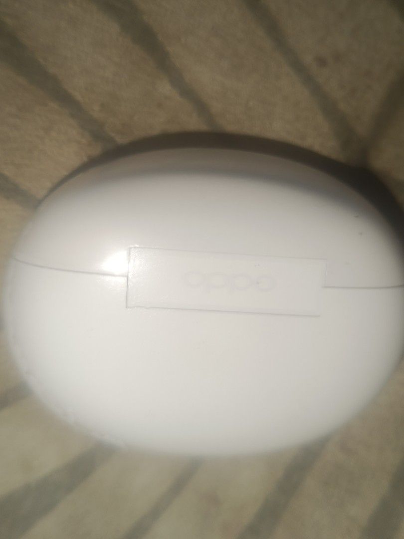 OPPO enco air 2 pro (Category: Earphones) located in Manila. Submitted by mysticdolphin.99513a (Listing ID 1464316254, Image 1). Description: - White OPPO wireless earbuds - Includes charging case - Secure, snug fit in ears - Compact and portable case - Ideal for music and calls - Feel free to ask questions!.
