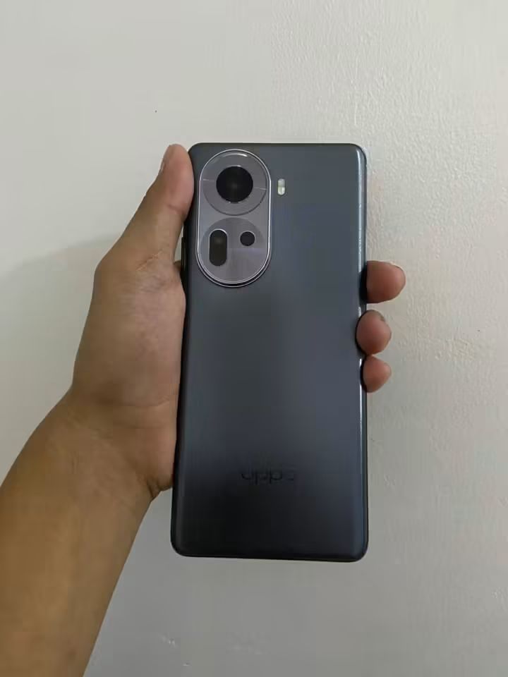 OPPO Reno11 5g (Category: Samsung) located in Manila. Submitted by princesjoy56352 (Listing ID 1464198509, Image 3). Description: only issue -sim slot na stuck kayo nalang pagawa included na rin ung sim if u buy -smooth pang gaming -good condi front and back cam can do meet up lang around angeles.