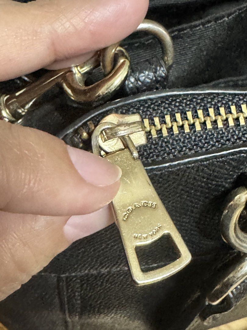 Original Coach Sling/Cross Body Bag (Category: Cross-body Bags) located in Manila. Submitted by maria200918 (Listing ID 1464212923, Image 2). Description: 👜 COACH Black Leather Tote Bag for Sale! 🖤 ✨ Classic and elegant Coach design ✨ Black textured leather with gold-tone hardware ✨ Spacious interior—perfect for everyday use or work ✨ Comes with shoulder straps ✨ Pre-loved; please see photos for actual condition, including signs of wear on the 