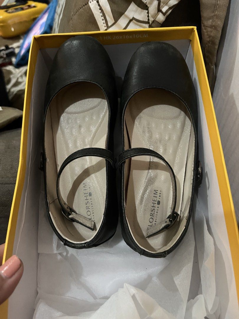 Original FLORSHEIM school shoes (Category: Babies & Kids Fashion) located in Las Pinas. Submitted by preloved_koto (Listing ID 1464249666, Image 2). Description: Size 30 Fits Grade 1 student No defects - napagliitan na ng anak ko na currently in grade 2 Super tibay and worth the price .