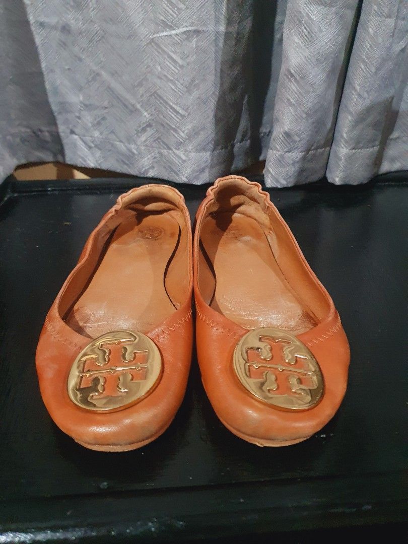Original Tory Burch (Category: Flats & Sandals) located in Las Pinas. Submitted by cherry_luvs_dresses (Listing ID 1464263408, Image 2). Description: original tory burch shoes with signs of usage but still very ok to wear please manage expectations super comfortable to wear one of my favorites size 6.
