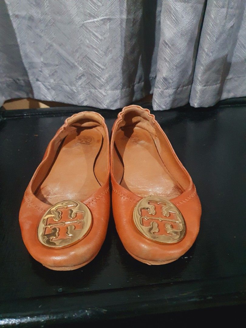 Original Tory Burch (Category: Flats & Sandals) located in Las Pinas. Submitted by cherry_luvs_dresses (Listing ID 1464263408, Image 3). Description: original tory burch shoes with signs of usage but still very ok to wear please manage expectations super comfortable to wear one of my favorites size 6.