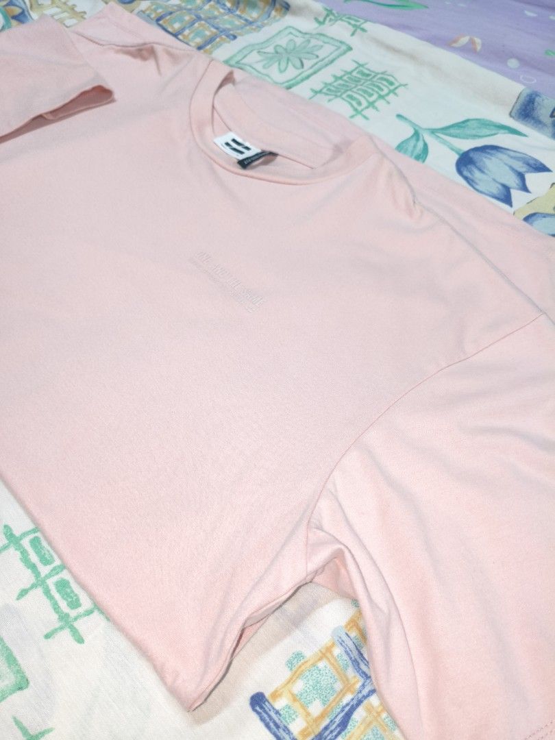 Oversized T-shirt UNISEX (Category: Formal Shirts) located in Quezon City. Submitted by cleverwolf_52fa2c (Listing ID 1464239746, Image 2). Description: Too big for me.