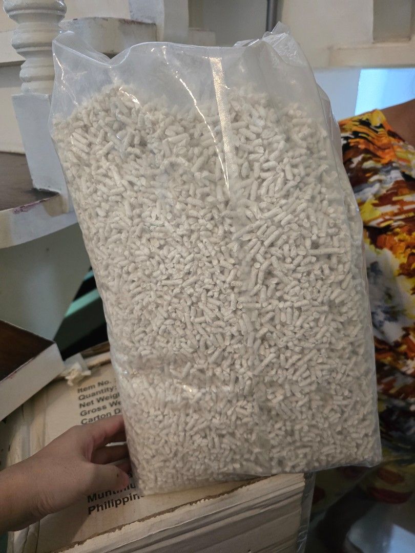Oat and timothy hay + paper pellets for Rabbit (Category: Pet Food) located in Quezon City. Submitted by bon00 (Listing ID 1464150150, Image 3). Description: Selling as a bundle. timothy hay, oat hay and paper pellets. ayaw ng rabbit namin ng hay. .
