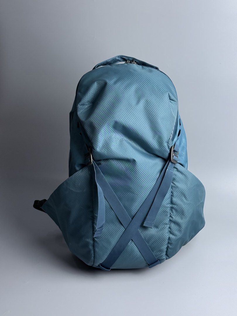 Pacsafe Venturesafe X24 Backpack (Category: Backpacks) located in San Pablo. Submitted by zzz.archvs (Listing ID 1464265633, Image 1). Description: Still in good condition Honest flaw are peel off pacsafe logo and rubber sealing on side part and minimal scratches. Interior still in excellent condition Ykk zippers Zippers are lockable and still intact .