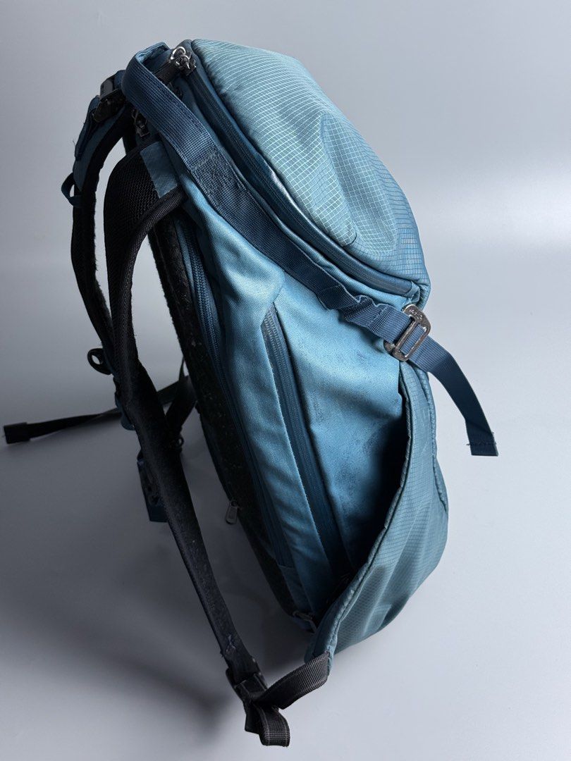 Pacsafe Venturesafe X24 Backpack (Category: Backpacks) located in San Pablo. Submitted by zzz.archvs (Listing ID 1464265633, Image 2). Description: Still in good condition Honest flaw are peel off pacsafe logo and rubber sealing on side part and minimal scratches. Interior still in excellent condition Ykk zippers Zippers are lockable and still intact .