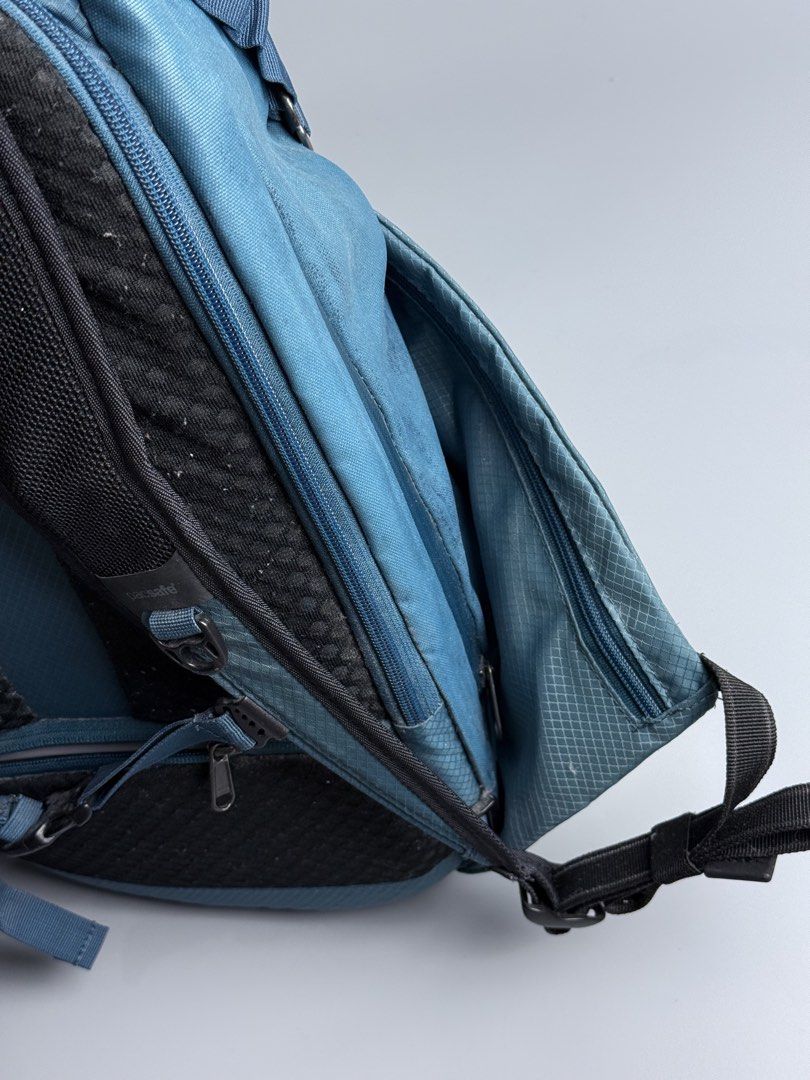 Pacsafe Venturesafe X24 Backpack (Category: Backpacks) located in San Pablo. Submitted by zzz.archvs (Listing ID 1464265633, Image 3). Description: Still in good condition Honest flaw are peel off pacsafe logo and rubber sealing on side part and minimal scratches. Interior still in excellent condition Ykk zippers Zippers are lockable and still intact .