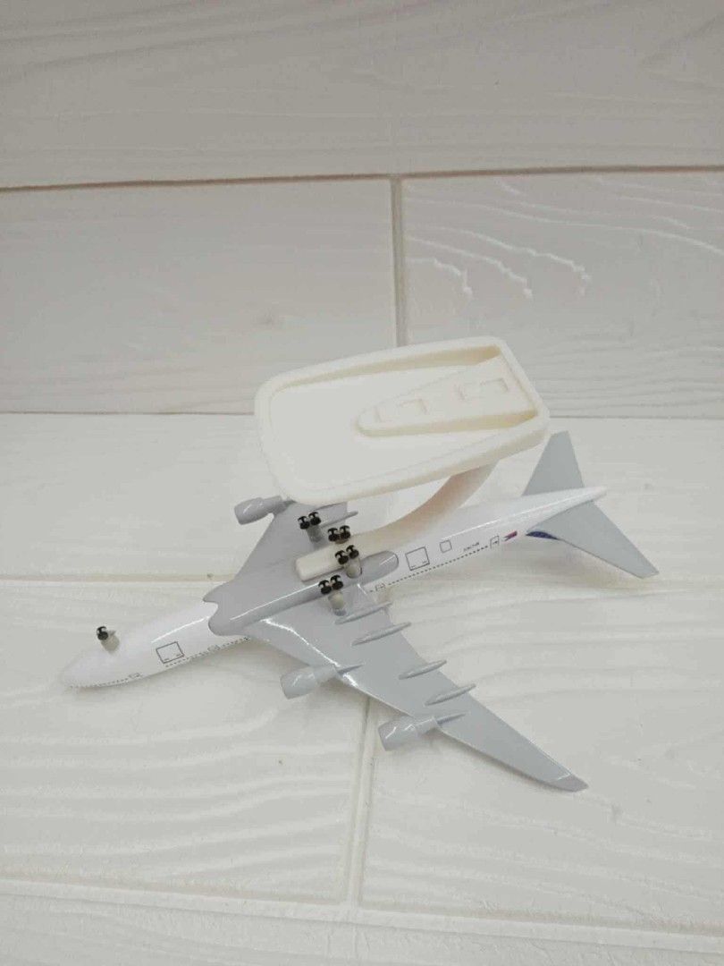 PAl Deicast airplane collection (Category: Vehicle & Diecast Models) located in Manila. Submitted by erick80762 (Listing ID 1464346624, Image 3). Description: complete package with box and stand with landing gear.