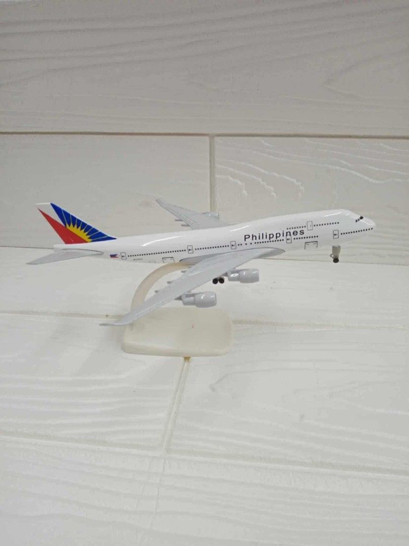 PAl Deicast airplane collection (Category: Vehicle & Diecast Models) located in Manila. Submitted by erick80762 (Listing ID 1464346624, Image 1). Description: complete package with box and stand with landing gear.