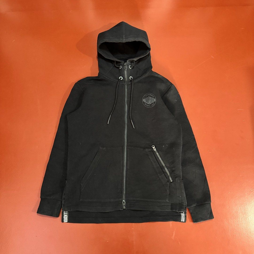 PALLADIUM TECH HOODIE (Category: Hoodies) located in Pasig City. Submitted by buzzthrifty (Listing ID 1464241776, Image 1). Description: SIZE M-L 22x27 EXCELLENT CONDITION .