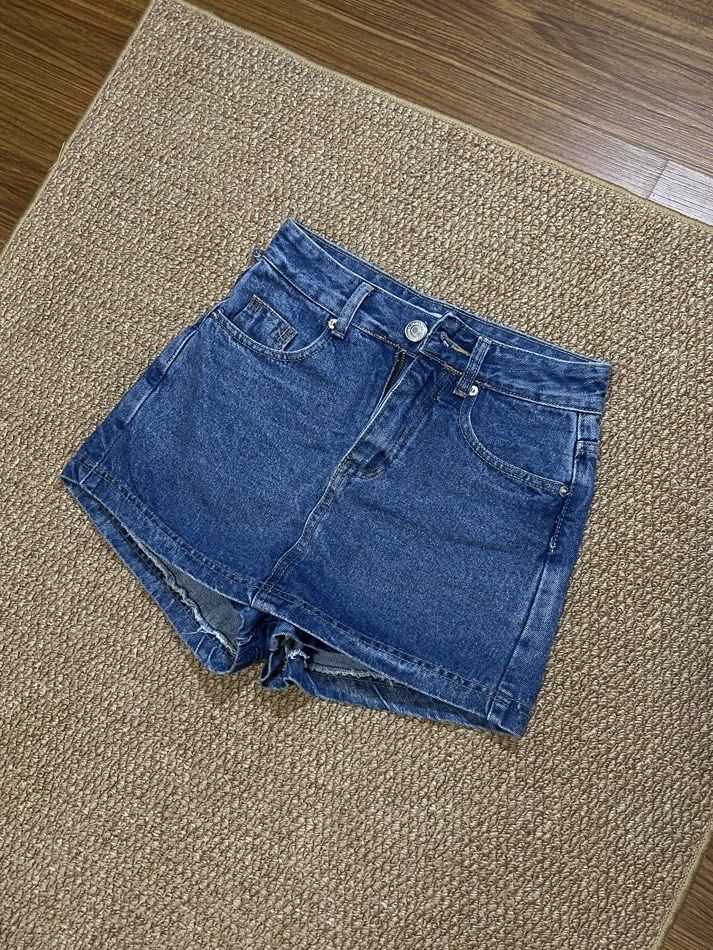 Paradoxical Denim Mini Skort - XS (Category: Shorts) located in Pasig City. Submitted by miafml-closet-cleanout (Listing ID 1464160282, Image 1). Description: - perfect length for petite girlies! (im 5’1”) - flaw/s: belt hook needs to be stitched back (see pic 5) & slight (barely noticeable) fabric tear at the back (see pic 6) - original price: php 749 posted price is fixed! will not respond to hagglers. get a discount when you get 5+ items! 💵 m