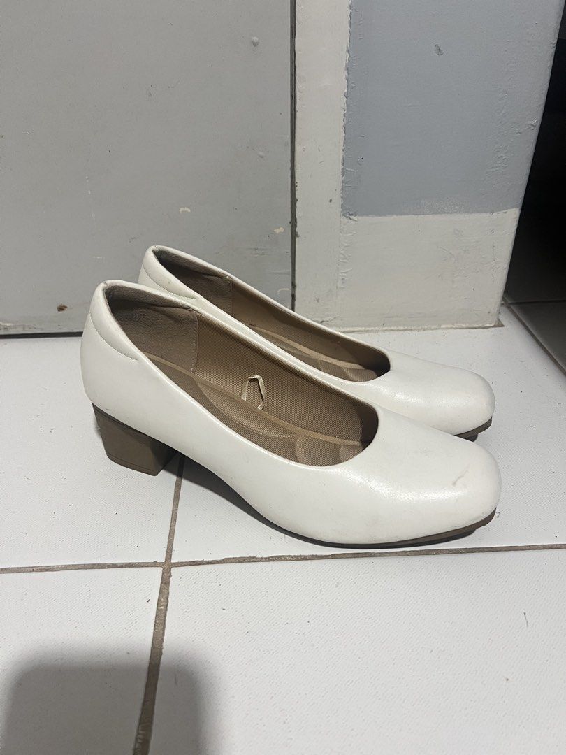 Parisian Comfy Shoes (Category: Heels) located in Bacoor. Submitted by _prelovedbyai (Listing ID 1464201655, Image 2). Description: - Parisian Comfy Shoes - Color: White - Size: EU 39/ UK 6/ US 8 - Materials: White square-toe low wedge with soft, cushioned insole - Designed for everyday wear/ formal events .