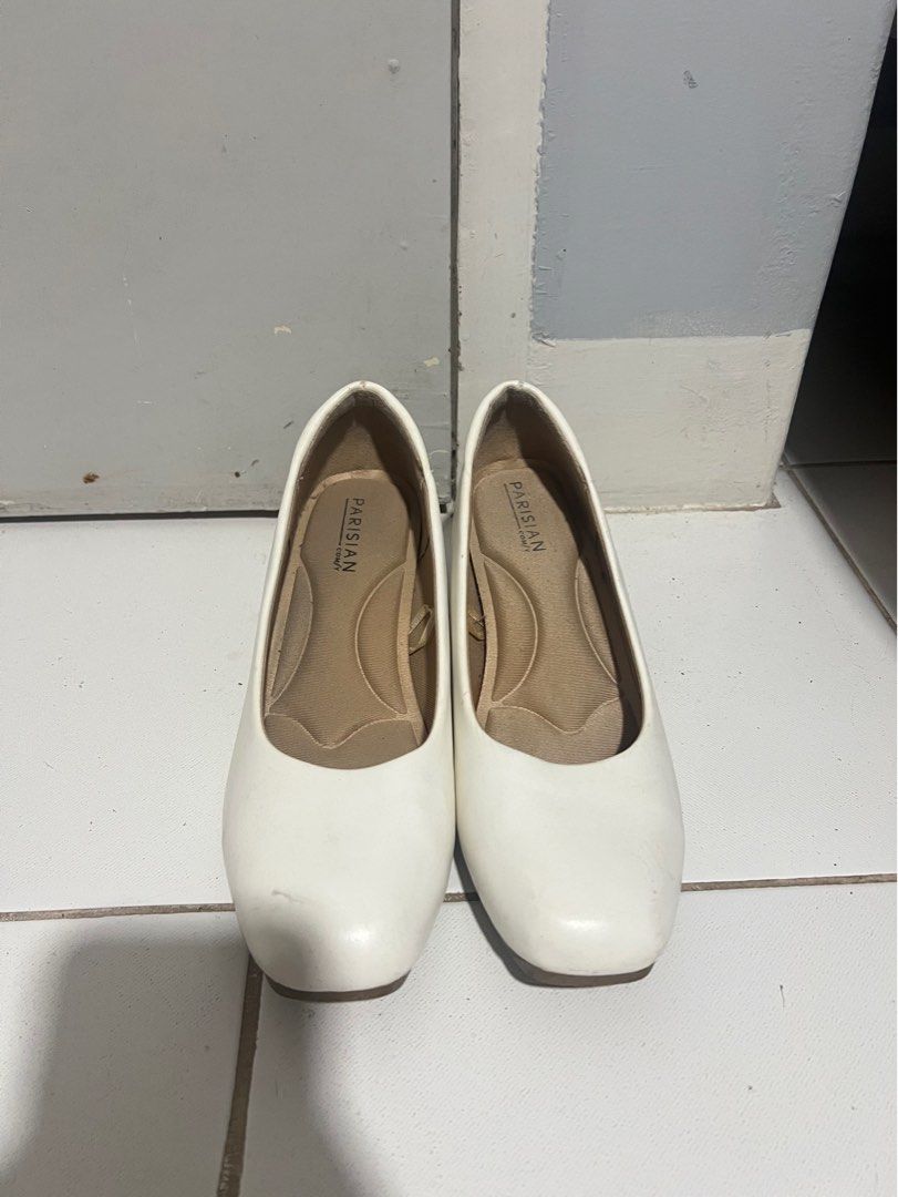 Parisian Comfy Shoes (Category: Heels) located in Bacoor. Submitted by _prelovedbyai (Listing ID 1464201655, Image 1). Description: - Parisian Comfy Shoes - Color: White - Size: EU 39/ UK 6/ US 8 - Materials: White square-toe low wedge with soft, cushioned insole - Designed for everyday wear/ formal events .