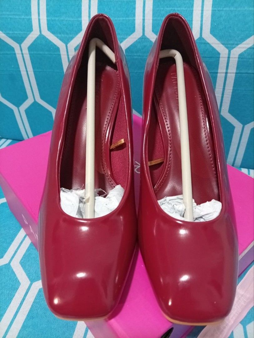 Parisian Heels (Category: Heels) located in Quezon City. Submitted by jinpasco (Listing ID 1464163492, Image 1). Description: Parisian Livia Maroon / Wine Red size: 6.