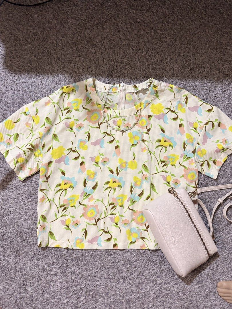 Pastel flower med crop (Category: Blouses) located in Manila. Submitted by kattlacsamana (Listing ID 1464252555, Image 1). Description: .