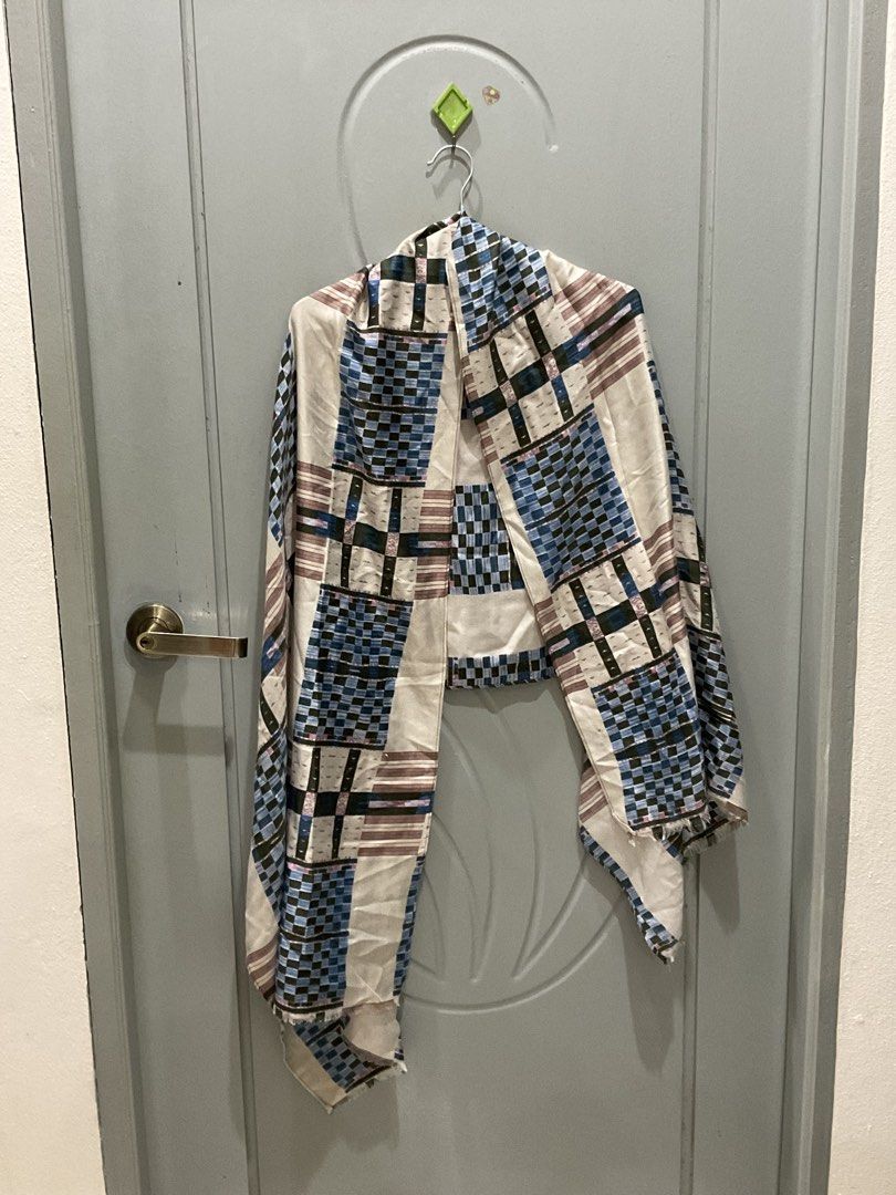 Patchwork Print Scarf (Category: Scarves) located in Kuala Lumpur. Submitted by grumpyegg (Listing ID 1464323962, Image 1). Description: Preloved Type: Cotton shawl Brand: Vincci Material: Cotton Postage : RM8.