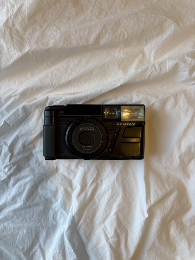 Pentax Zoom 70 Date Film Camera (Category: Cameras) located in Pasig City. Submitted by parall3lles3m (Listing ID 1464279675, Image 1). Description: Pentax Zoom 70 Date 35mm film camera Battery: 4x AA batteries (not included) Flash working Timer working Separate battery (2025) required for datestamp .