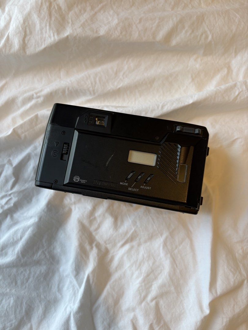 Pentax Zoom 70 Date Film Camera (Category: Cameras) located in Pasig City. Submitted by parall3lles3m (Listing ID 1464279675, Image 3). Description: Pentax Zoom 70 Date 35mm film camera Battery: 4x AA batteries (not included) Flash working Timer working Separate battery (2025) required for datestamp .
