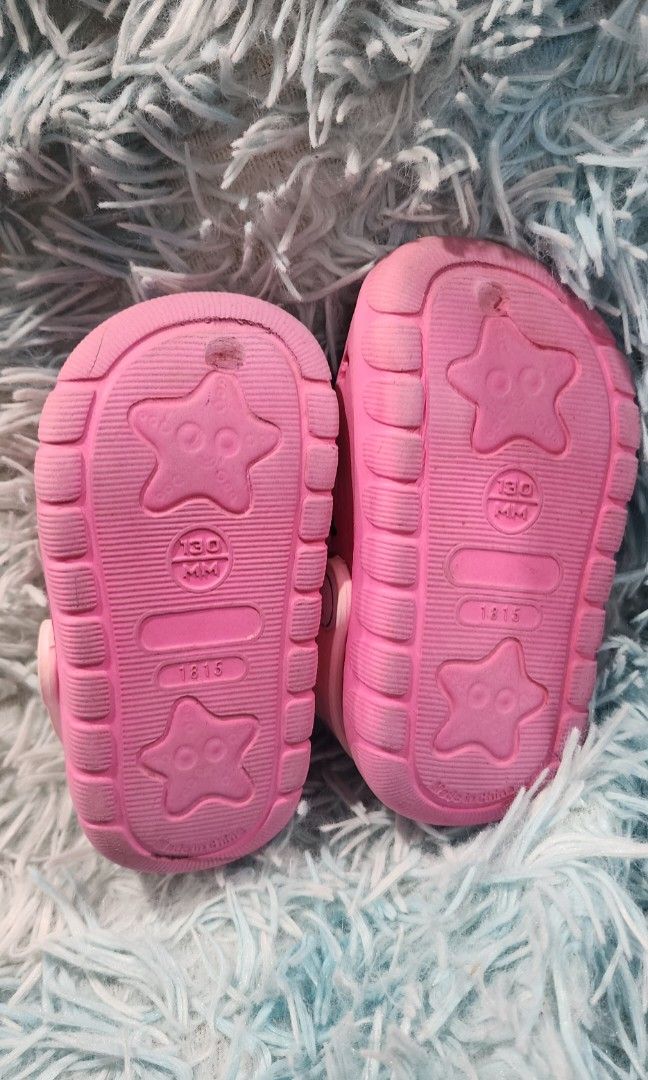 Peppa pig slipper (Category: Babies & Kids Fashion) located in Baguio. Submitted by swiftstone_d709db (Listing ID 1464169984, Image 3). Description: in excellent condition.