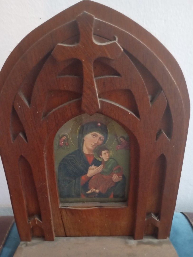 Perpetual help cathedral display (Category: Religious Items) located in Las Pinas. Submitted by the_recycle_shop (Listing ID 1464161698, Image 2). Description: Vintage 10 inches tall.