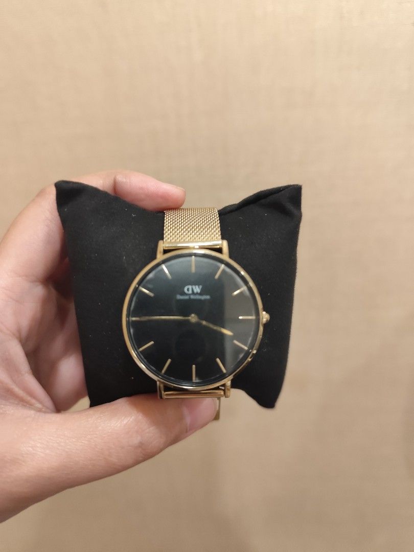 Petite Evergold black 36mm watch mesh strap (Category: Women's Watches) located in Pasig City. Submitted by chai.espinosa (Listing ID 1464211948, Image 1). Description: Hello selling my authentic Daniwe Wellington Petite Evergold black 36mm watch mesh strap. May plastic cover pa po Ang face ng watch. Price is negotiable. Shipping and booking of parcel will be shouldered and done by the buyer po..