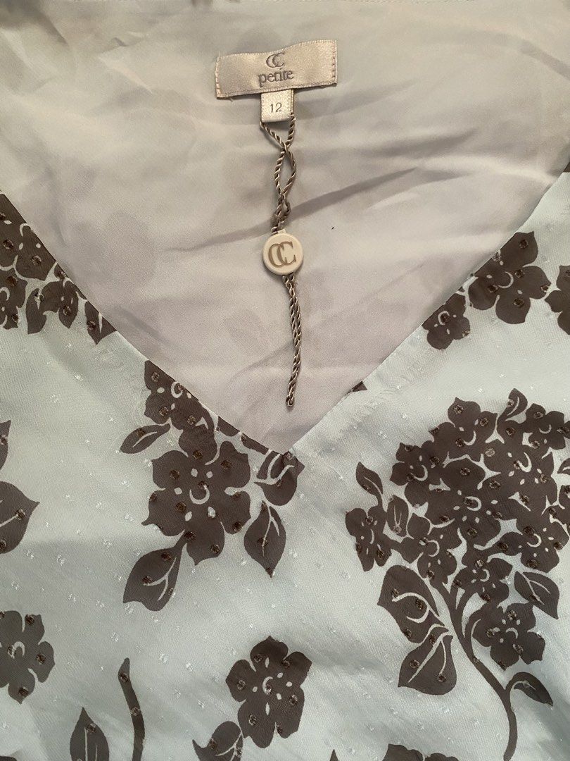 Petite Size 12 Blue Floral Top (Category: Blouses) located in Guagua. Submitted by zenn_vi (Listing ID 1464242534, Image 2). Description: - Light blue top with a dark floral print - Short flutter sleeves - Small dots scattered throughout the fabric - V-neckline - Perfect for dressing up or down.
