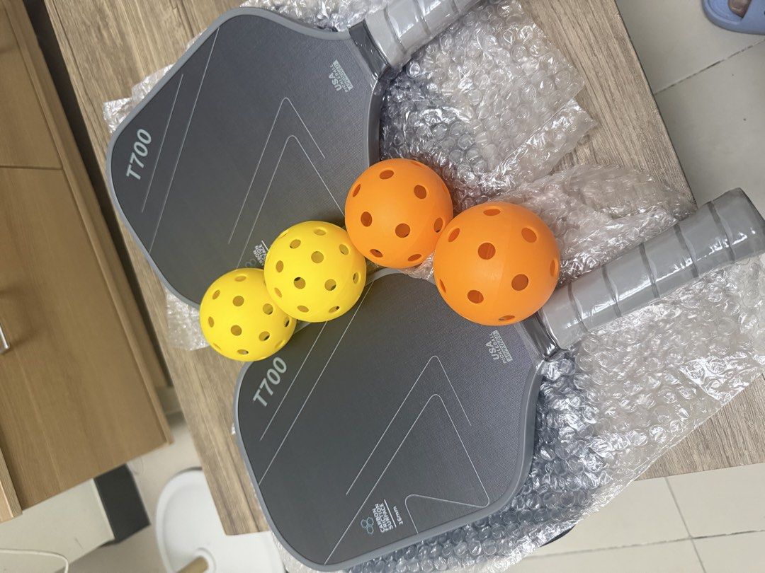 PICKLE BALL SET T700 USA PRO (Category: Racket and Ball Sports) located in Pasig City. Submitted by glenlopez_randomthings (Listing ID 1464328006, Image 1). Description: RFS: Declutter Ok never ko tong ginamit. Nagplan maglaro pero di ko naman ginawa 😅 Nasa 3,700 bili ko sa shoppee. Selling it less 500 from the original price. .