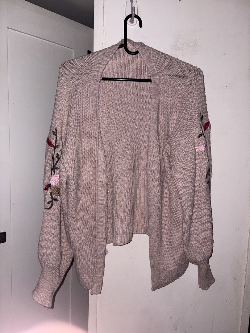 Pink Cardigan (Category: Coats, Jackets and Outerwear) located in Manila. Submitted by iyadeclutters (Listing ID 1464329251, Image 1). Description: Medium sized cardigan for sale! Sakto lang siya for a small girlie like me. Good as new, nagamit lang 4 times during my final exams nung college. RFS: Decluttering Location: Sampaloc, Manila.