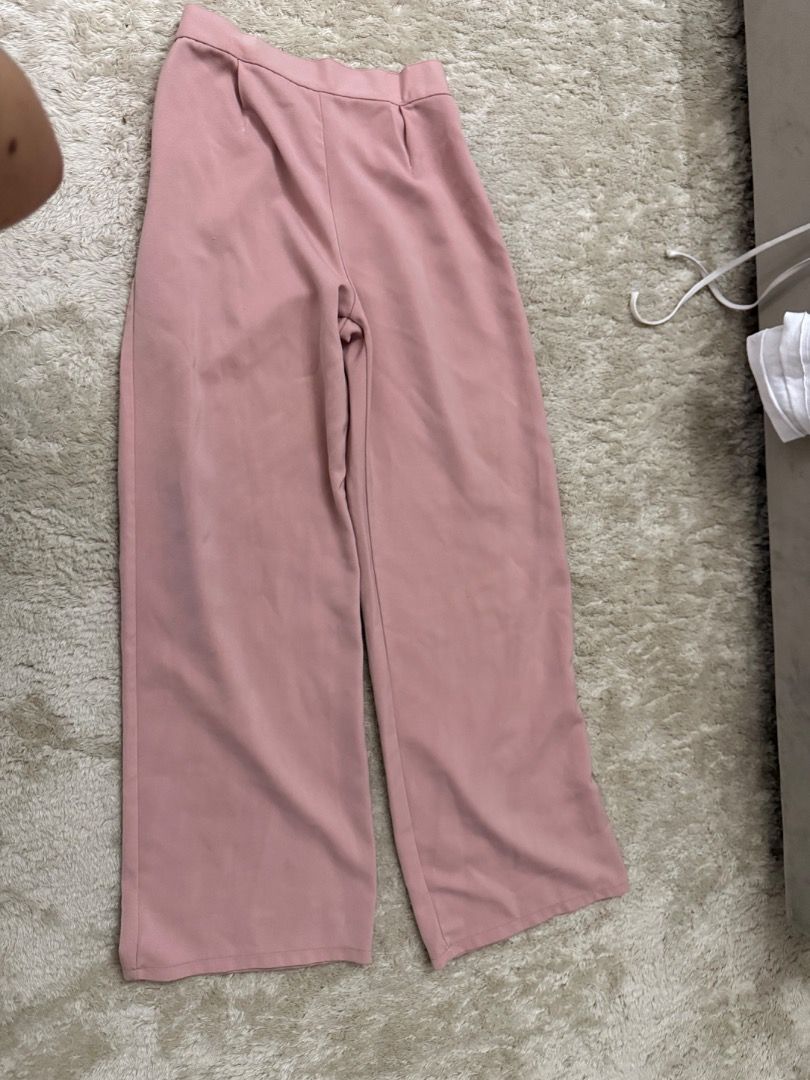 Pink Wide Leg Culottes (Category: Skirts) located in Caloocan City. Submitted by croissant8765 (Listing ID 1464313092, Image 2). Description: - Adorable pink culottes - High-waisted design - Flattering wide-leg fit - Made from flowy, comfortable material - Ideal for spring and summer outfits - Versatile: easy to dress up or down - Pairs perfectly with various tops and blouses.
