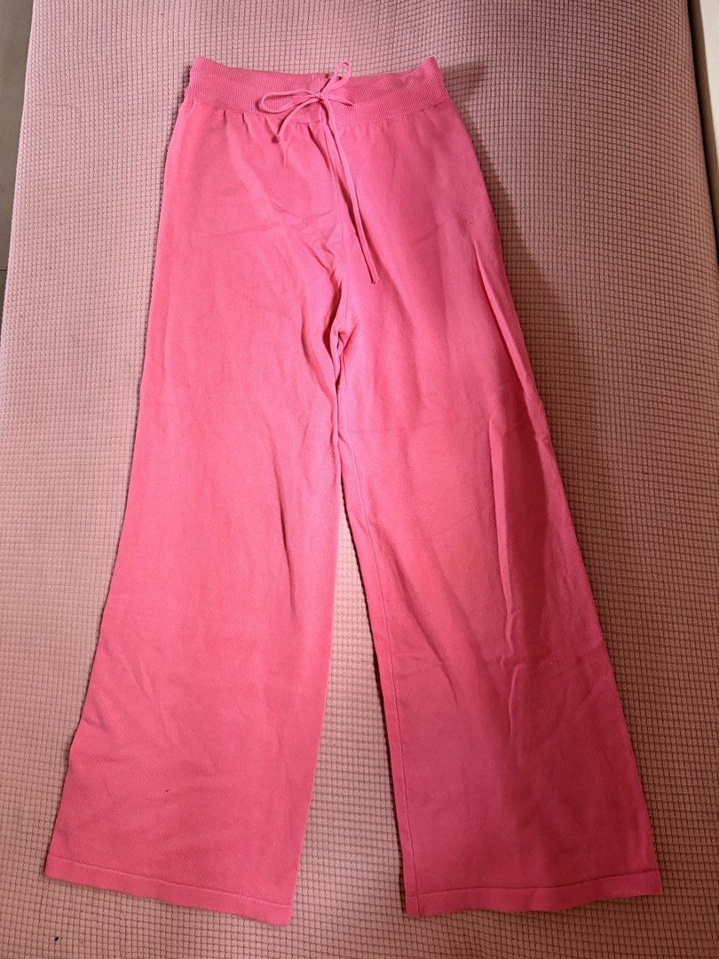 Pink wide leg drawstring sweatpants (Category: Other Bottoms) located in Daraga. Submitted by littlemissdeclutter.wtme (Listing ID 1464201113, Image 1). Description: - preloved - with minimal stains - Wide-leg lounge pants, soft & comfy fabric. - can fit up to M - measurements r on the picture.
