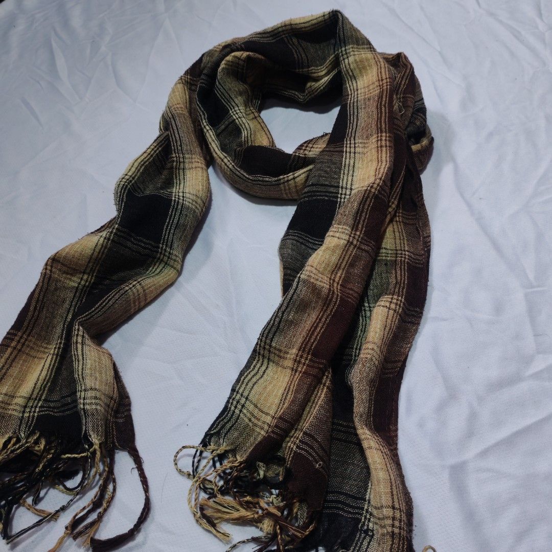 PLAID CHECKERED SCARF (Category: Activewear) located in Manila. Submitted by thrifttriplangnigio (Listing ID 1464206246, Image 2). Description: PLAID CHECKERED SCARF No Issue Excellent Condition 150+sf💵 only MOD:JNT EXPRESS MOP:GCASH LOC: NORTH CALOOCAN 📍 DM ME IF INTERESTED.