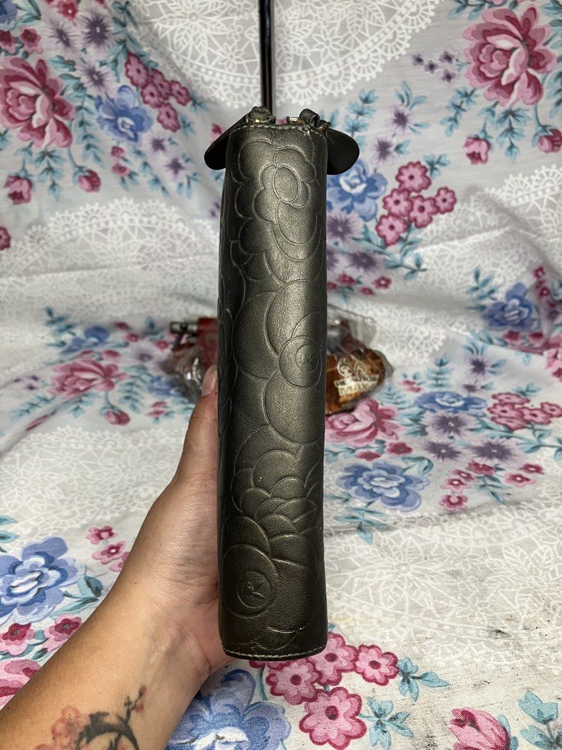 PLAYBOY RABBIT HEAD LOGO LEATHER WALLET (Category: Wallets & Card holders) located in General Mariano Alvarez. Submitted by adonid (Listing ID 1464197367, Image 3). Description: PLAYBOY RABBIT HEAD LOGO LEATHER WALLET GOOD CONDITION NORMAL SIGN OF USAGE ONLY.