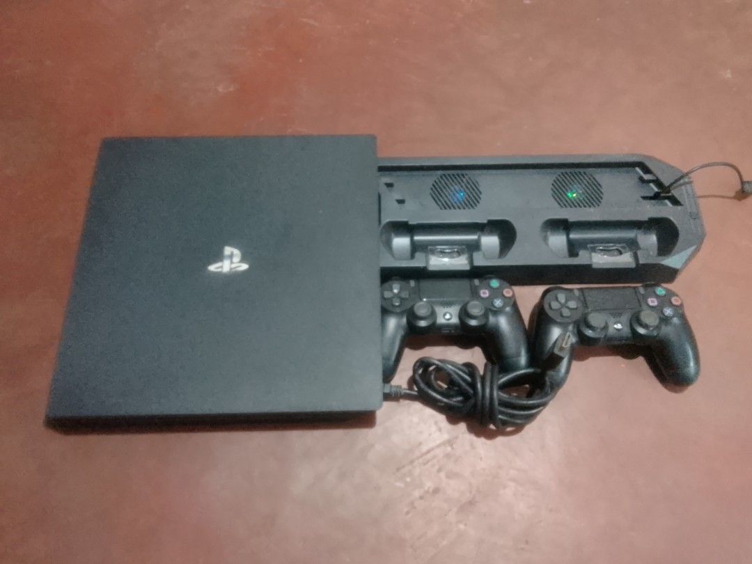 PLAYSTATION 4 PRO 1TB (Category: PlayStation) located in Manila. Submitted by vincethegreat16 (Listing ID 1464261485, Image 2). Description: INCLUSION: 1 VERTICAL STAND HOLDER 2 CONTROLLER 1 HDMI.