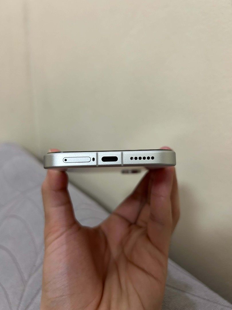 POCO X8 Pro FIXED PRICE!!!! [WHITE] {Pristine Condition} (Category: Xiaomi) located in Manila. Submitted by brysriver63054 (Listing ID 1464293218, Image 3). Description: NO ISSUE‼️ 8/256GB [WHITE] {Pristine Condition} (LIKE NEW) Complete Inclusions: • Smartdevil Tempered Glass (Applied) • Box • Charger • 1 Extra Smartdevil HD Tempered Glass No Black Border with Installation kit • 3 Cases MEET UP LOCATION: SM SJDM SM FAIRVIEW Preferred MODE OF PAY