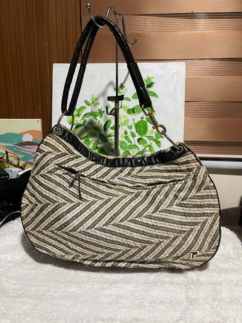 Pola hobo bag (Category: Tote Bags) located in Naawan. Submitted by twilly.apparel2 (Listing ID 1464247591, Image 1). Description: .