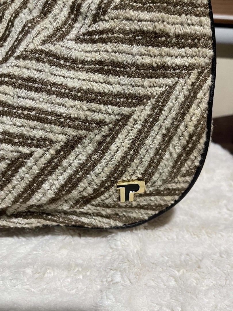 Pola hobo bag (Category: Tote Bags) located in Naawan. Submitted by twilly.apparel2 (Listing ID 1464247591, Image 3). Description: .
