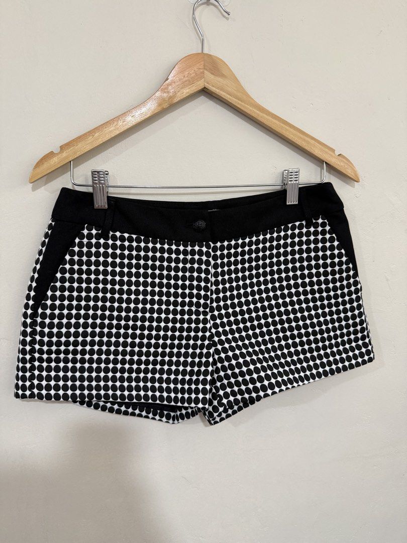 Polka dots black shorts (Category: Shorts) located in Manila. Submitted by morningthrifters (Listing ID 1464217582, Image 2). Description: Polka dots shorts Size 27 on tag but can fits size 28-29 depends if you want it midwaist or highwaist style. Good as new Once lang nagamit.