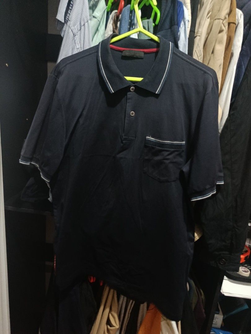 Prada navy blue polo (Category: Tshirts & Polo Shirts ) located in Jaen. Submitted by vinzyrus217291 (Listing ID 1464322978, Image 2). Description: med to large size issue: cut wash tags.